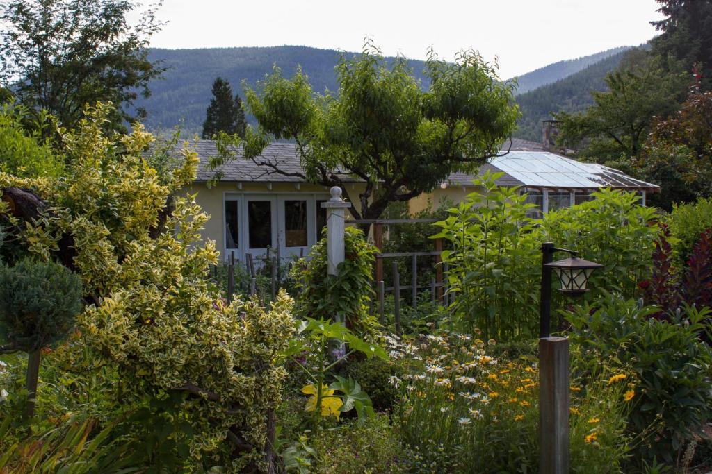 Genelle House B&B Guest House Exteriör bild