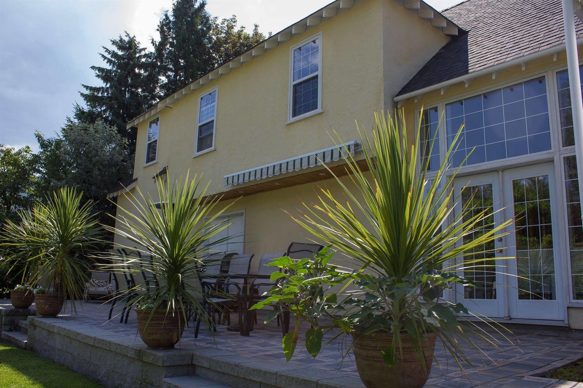 Genelle House B&B Guest House Exteriör bild