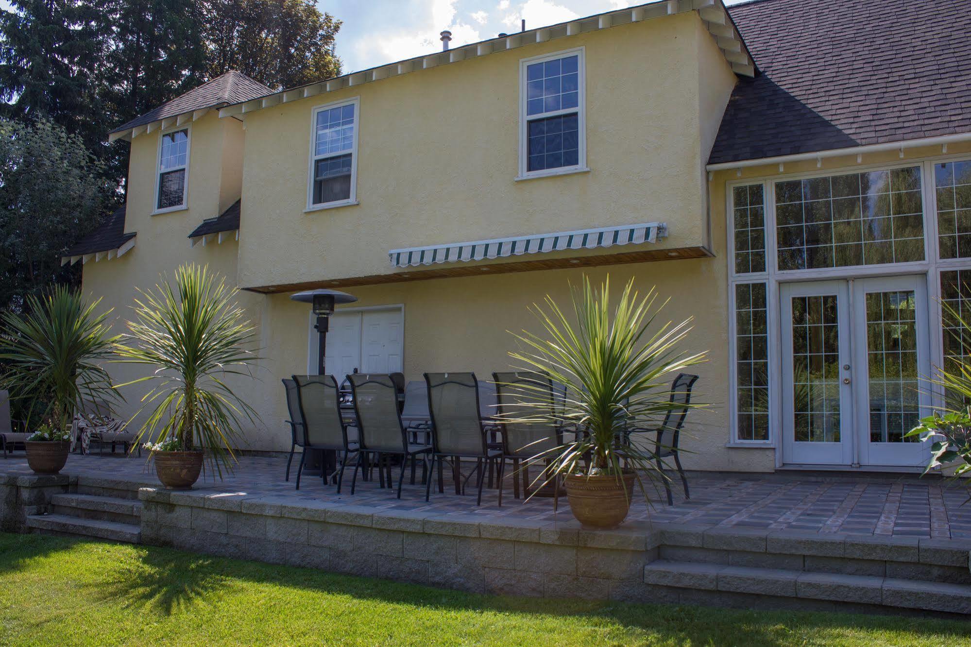Genelle House B&B Guest House Exteriör bild